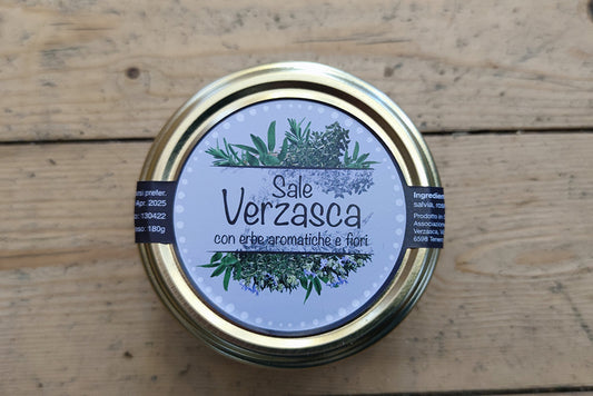 Sale con erbe e fiori